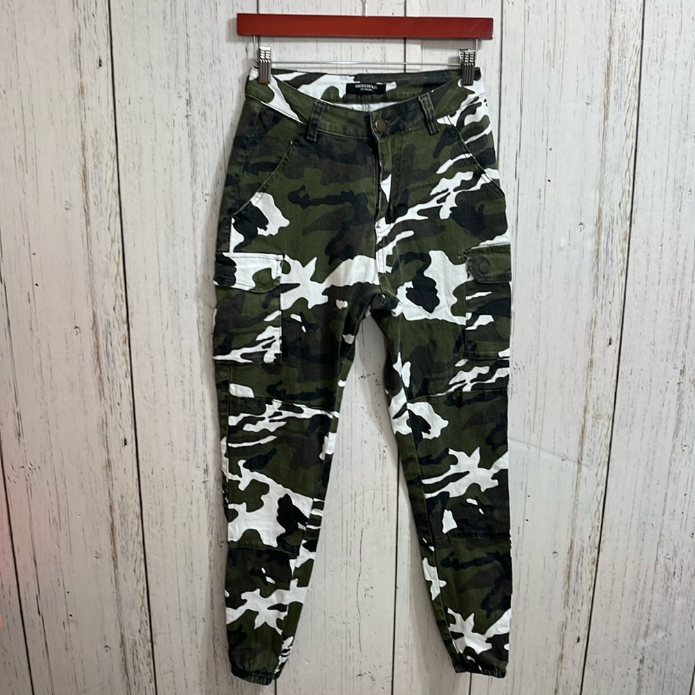 American Bazi Los Angeles Camouflage Joggers Size Small